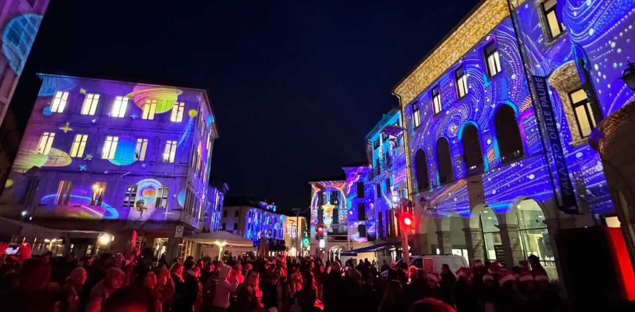 This image has an empty alt attribute; its file name is Accensione-Luci-su-Lecco-Natale-2024.-11-1280x630.jpg