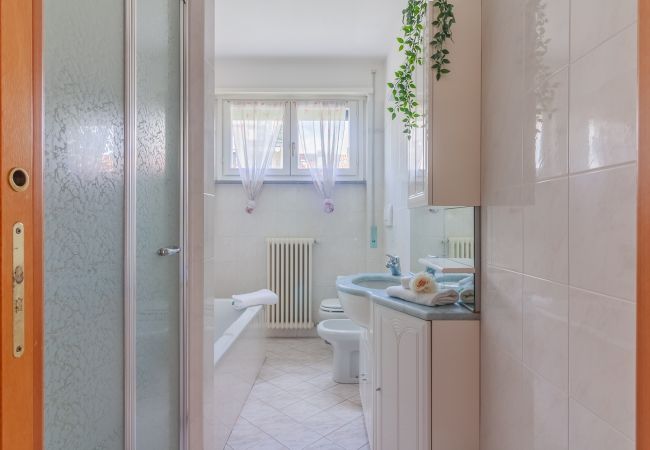 Appartamento a Mandello del Lario - Sunflowers Home Appartamento a Mandello del Lario - Sunflowers Home