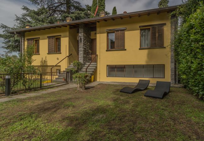 Appartamento a Perledo - Casa Sandra Giardino e Lago Appartamento a Perledo - Casa Sandra Giardino e Lago