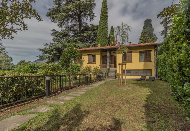 Appartamento a Perledo - Casa Sandra Giardino e Lago Appartamento a Perledo - Casa Sandra Giardino e Lago