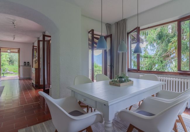 Villa in Varenna - Villa Bianca Lierna Villa in Varenna - Villa Bianca Lierna