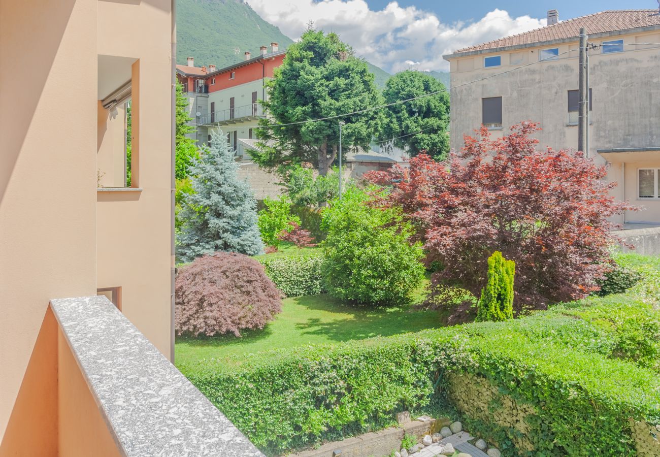 Apartment in Mandello del Lario - Sunflowers Home