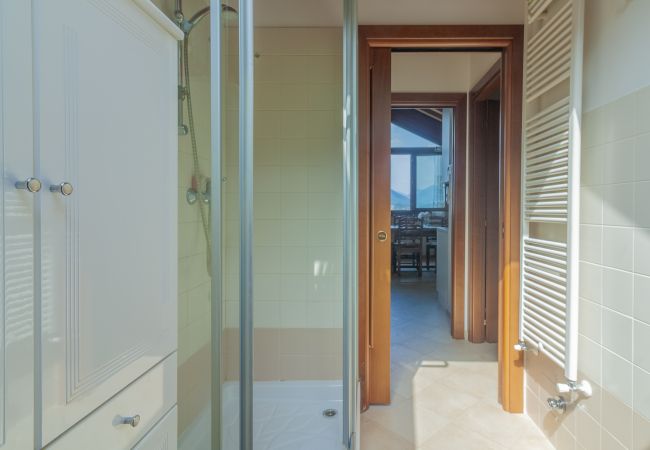 Apartment in Perledo - Queen Lake View Apartment in Perledo - Queen Lake View