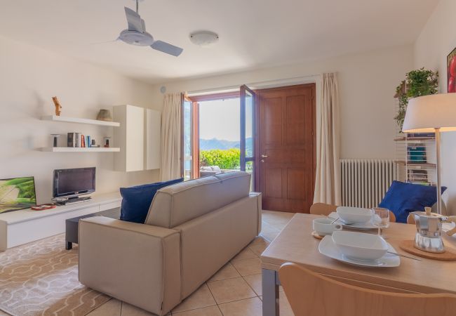 Apartment in Perledo - Giardino al Tramonto Apartment in Perledo - Giardino al Tramonto